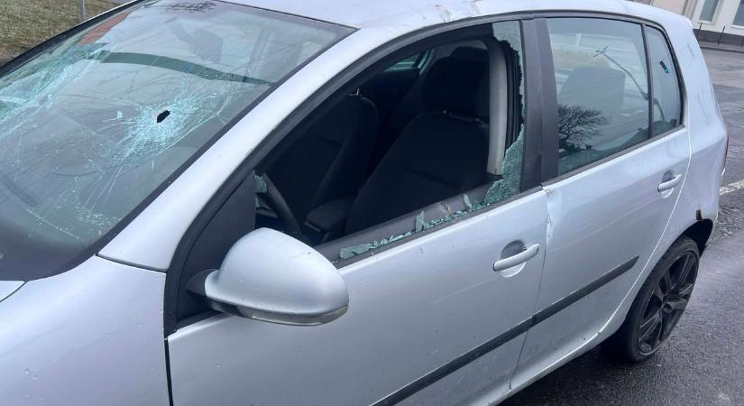 Véres leszámolás fényes nappal: menekülnek a támadók