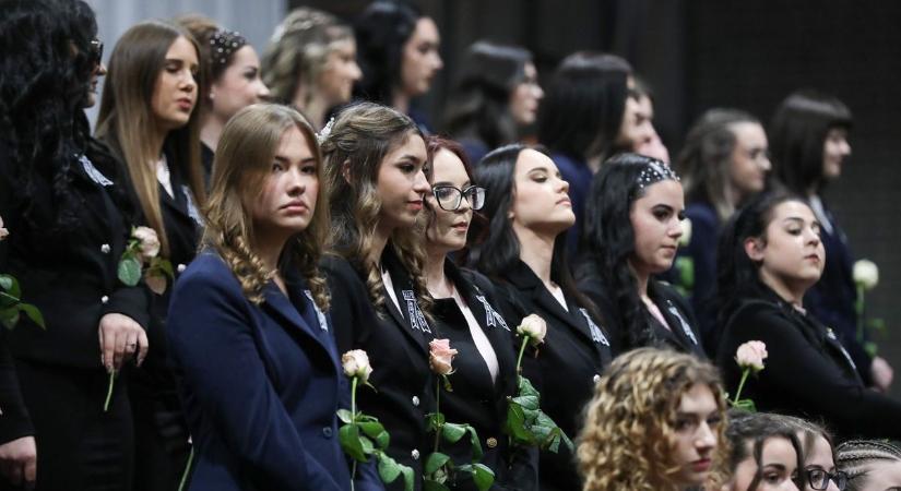 Feltűzték a szalagot az Oladi Technikum végzőseinek - fotók
