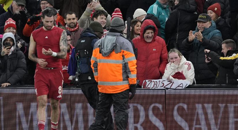 Szoboszlai Valentin-napi ajándéka után könnyekben tört ki a szőke lány - videó