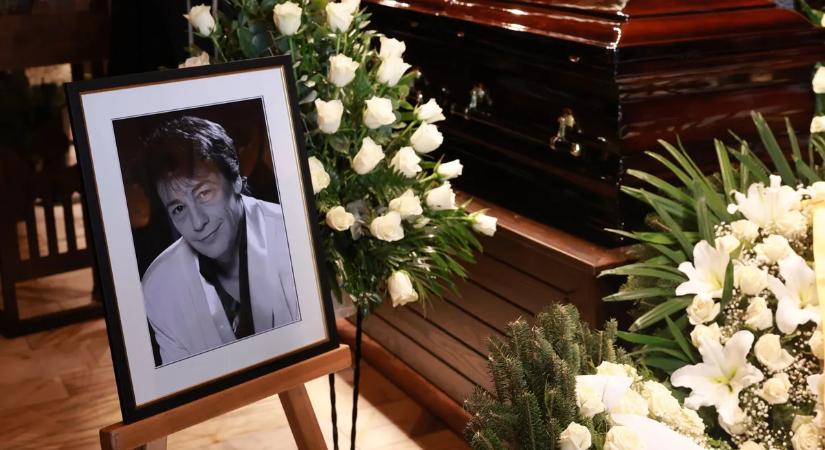 Könnyek közt temették Fenyő Miklóst, döntött Stohl András