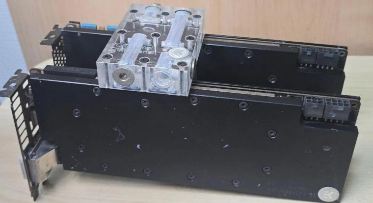 Egy szerencsés srác 30 ezerért húzott be két 300 ezres videókártyát, és csak egy szépséghibája van a történetnek