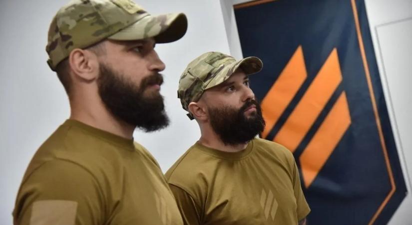 Kényszersorozás: razziák a megállókban, rajtaütések a telephelyeken – videó