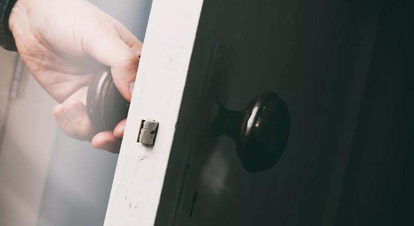 Ha emiatt csengetnek be hozzád, semmi esetre se engedd be őket – veszélyes módszer terjed