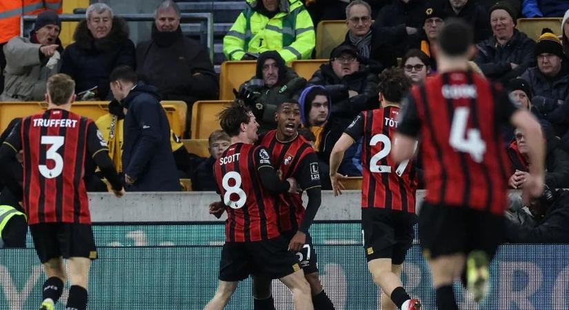 A Fradi edzője olyan ajándékot kapott Tóth Alextől, amit bárki megirigyelhet