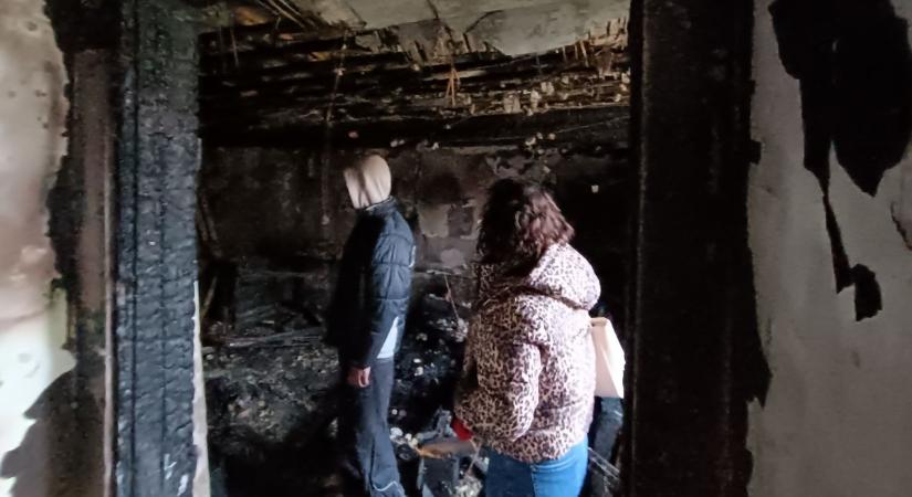 „Mire felébredtem, már égett körülöttem minden” – egy lavór vízzel próbálta menteni az otthonát a solti férfi – fotók, videó