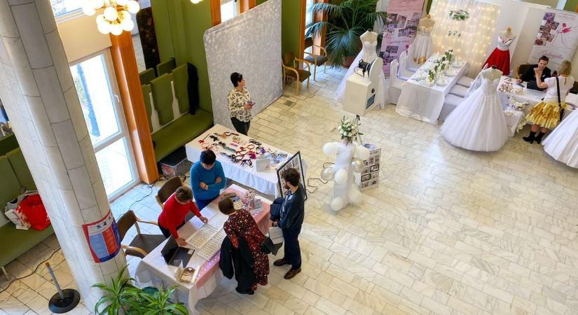 Tudja mennyibe kerül ma egy esküvő? Autót lehet venni egy gyűrű árából! (galéria)