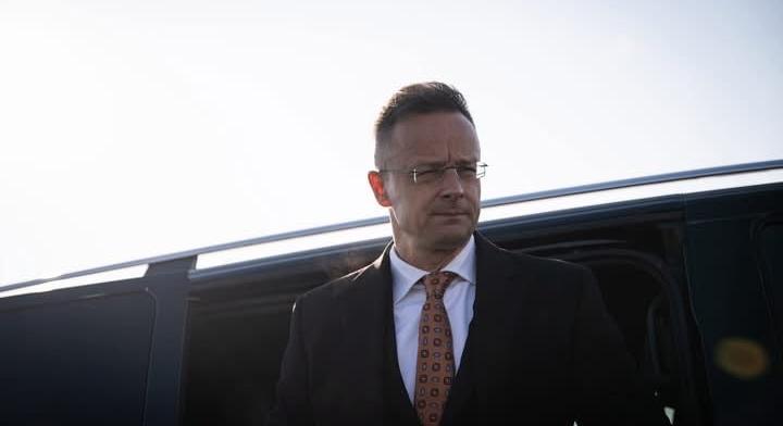 Szijjártó Péter elvárja Horvátországtól, hogy ne kockáztassa a magyarok kőolajellátását