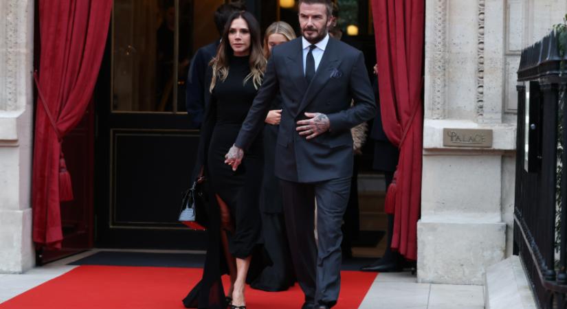Szenvedélyes és magabiztos: Victoria Beckham ebben skarlátvörös ruhában ünnepelte a Valentin-napot