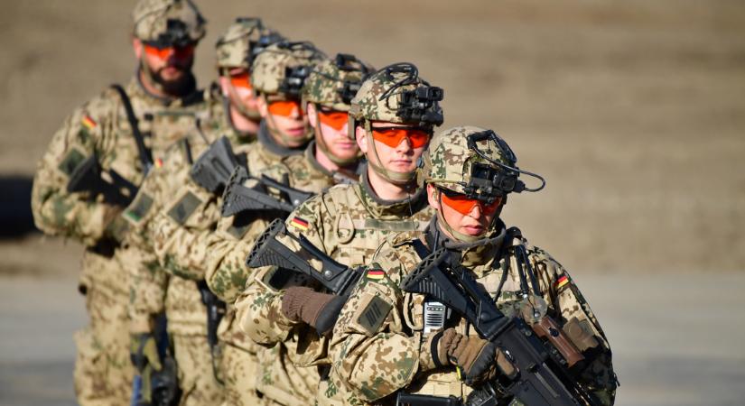 Alaptörvény-módosítással terjesztené ki Merz a nőkre is a sorkatonaságot