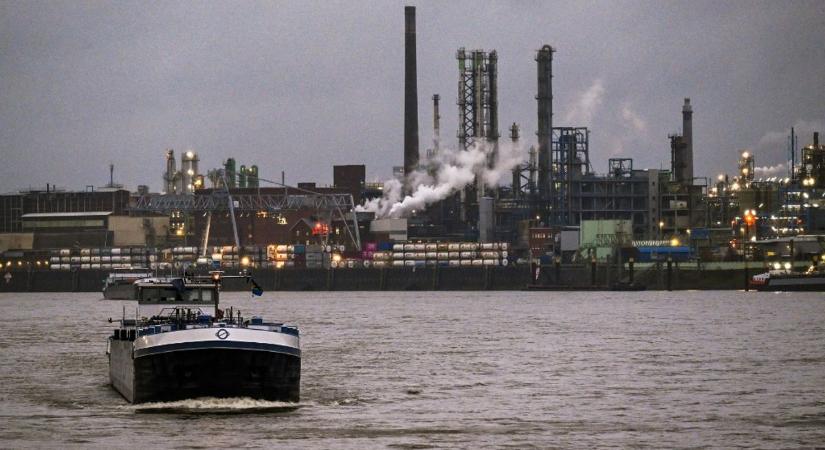 A cégvezetők már kongatják a vészharangot: újabb stratégiai iparágat véreztethet ki Brüsszel elhibázott politikája