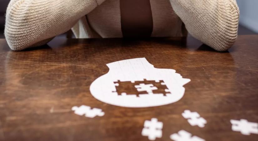 A neurológus figyelmeztet: ez az apró tünet már a demencia korai jele lehet