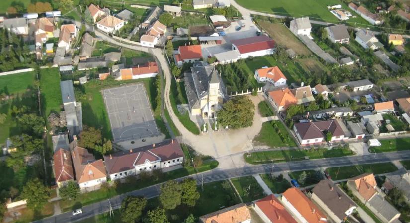 Ingyen reptetik a Maldív-szigetekre Babót új tanítóját