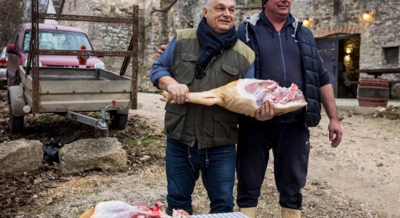 Orbán Viktor disznótoron járt, most már biztos, hogy rá szavazunk áprilisban