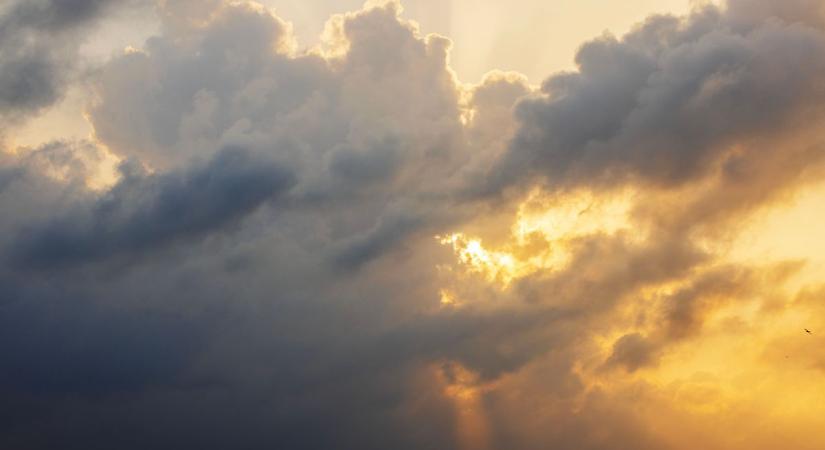 Nyugat felől érkeznek hétfőn a felhők, újabb lehűlés vár ránk, havazás is előfordulhat