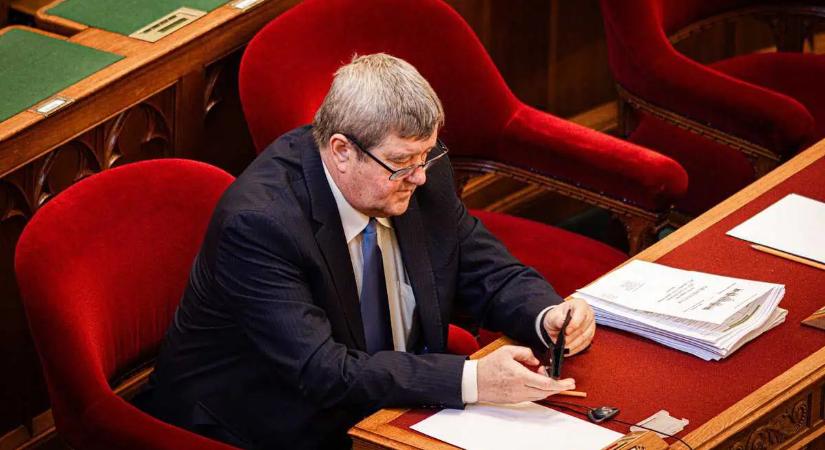 Autóbalesetet szenvedett Tállai András