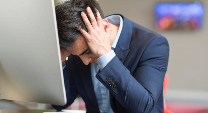 Lengyelországban a négynapos munkahéttel kísérleteznek, a kormány ettől várja több gyerek születését