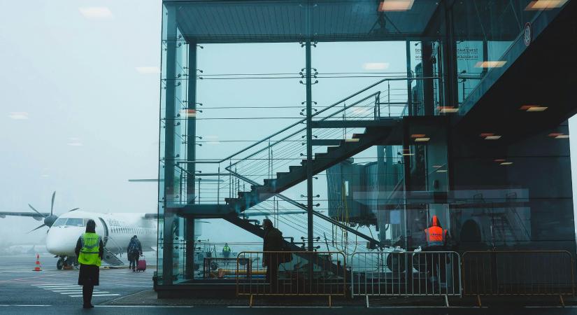 Hóvihar bénítja Európát: több mint 150 járatot töröltek Amszterdamban