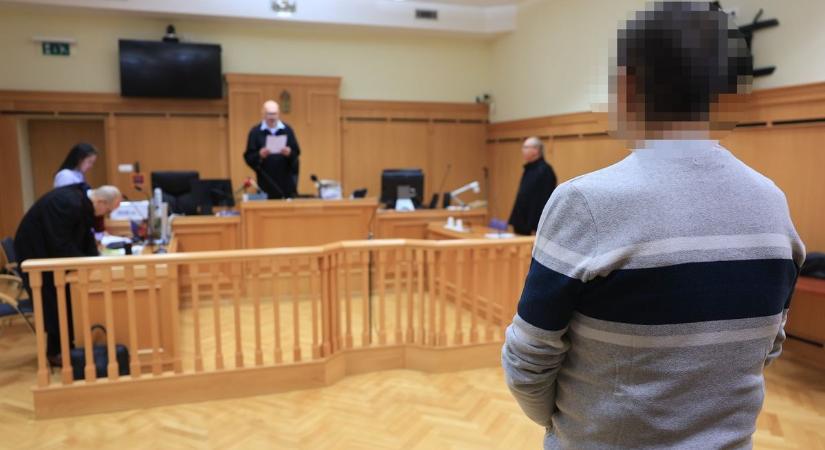 Egy éven át megfigyelték az idősotthon vezetőjét – így bukott le a szekszárdi igazgató!