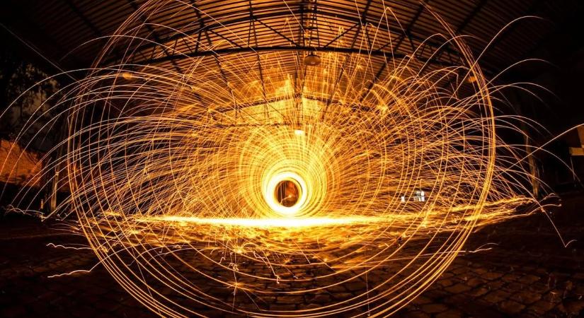 Egy rossz mozdulat és felrobbanhat a lakás – ezt kell tennie elektromos tűz esetén!