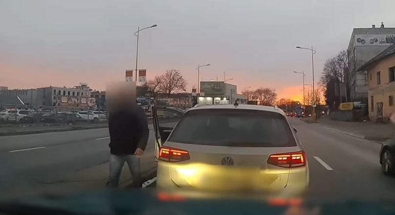 Kiszállt és az ablakot ütötte: büntetőfékezések a hazai utakról