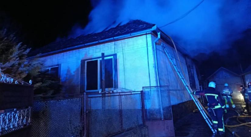 Tragédia Szernyén: háztűzben hunyt el egy idős nő