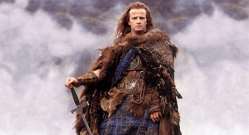 Hosszú bőrkabátban, vérző fejjel motorozik Henry Cavill a Hegylakó új forgatási fotóin