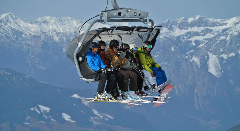 Hószörnyeteg lavina ragadta el a síelőket, többen meghaltak