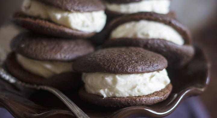 Csokis korongok mascarponés krémmel: mennyei whoopie pie házilag