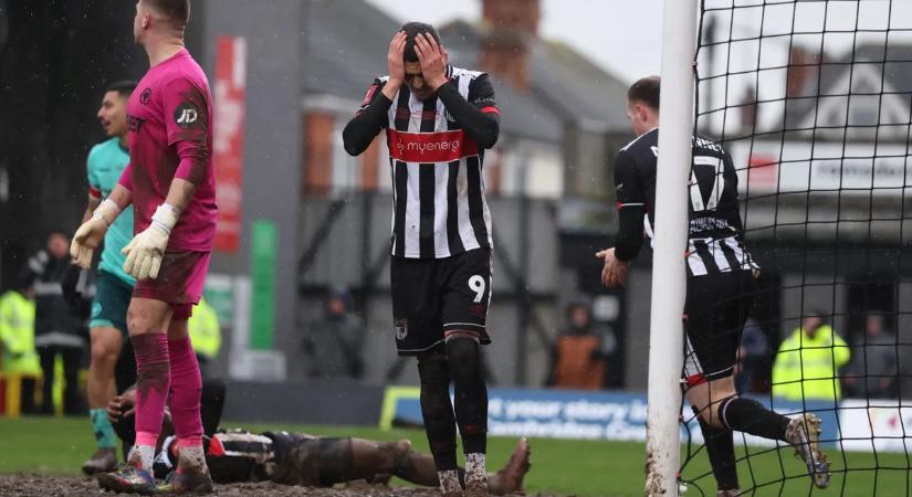 „Mint a normandiai partraszállás” – sártengerré vált a pálya az FA-kupa-meccsen, felháborodtak a szurkolók