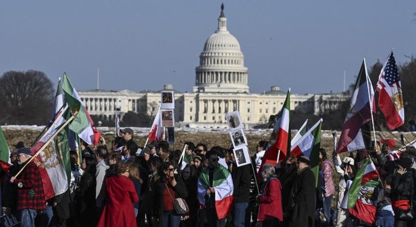 Irán közös bányászati, energetikai beruházásokkal és repülőgépvásárlásokkal békítené Trumpékat