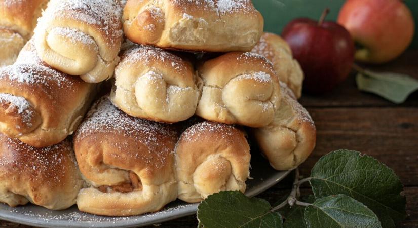 Almás-diós-mazsolás bukta