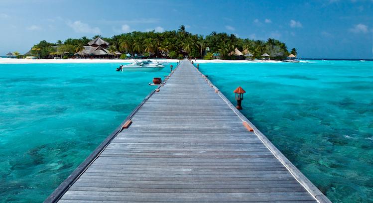 Maldív-szigetek és extra fizetés – Babót új tanítóját így csábítják