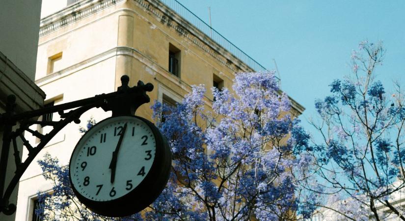 Idén a nyári időszámítás korábban érkezik a megszokottnál – mutatjuk, mi az oka