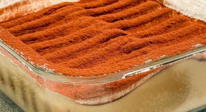 Népszerű tiramisu-sajttorta: sütés nélkül, 5 alapanyagból készül