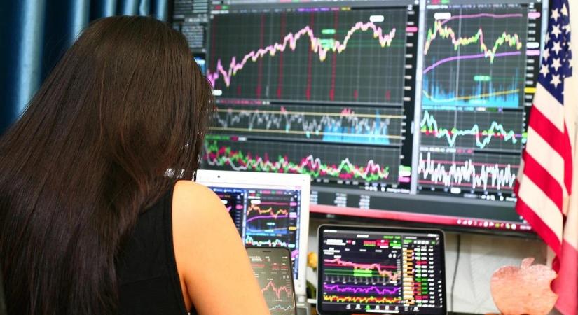 A csütörtöki nagy eladási hullámot követően pénteken enyhén korrigált a Dow és az S&P500