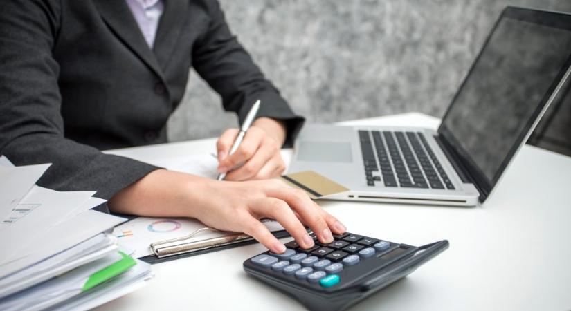 Változás a bankszámláknál: jönnek a díjemelések áprilistól, majd júniustól