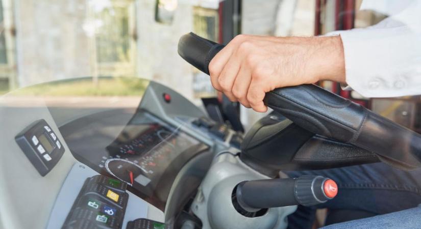 Leköpte a buszsofőrt egy debreceni férfi
