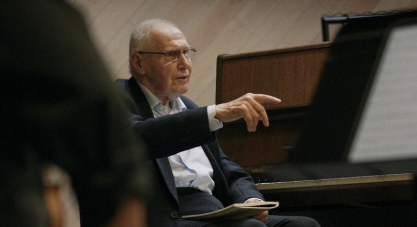 Csütörtöktől mozikban Nagy Dénes filmje, a Kurtág-töredékek