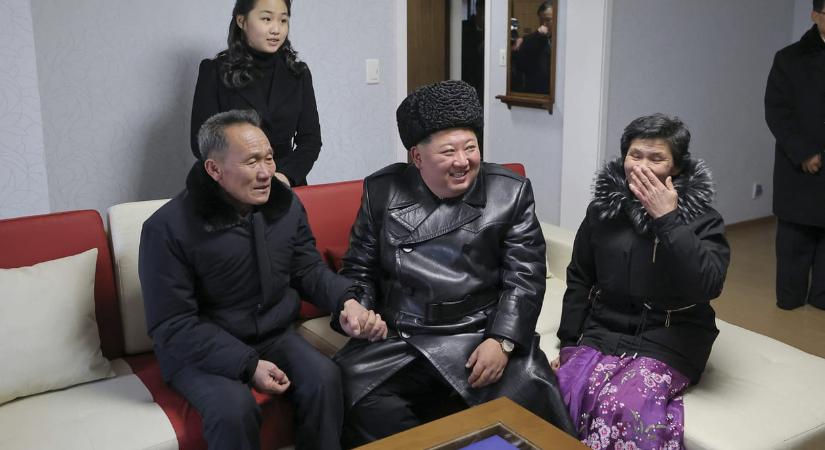 Észak-Koreában egy egész lakónegyedet építettek az Ukrajnában elesett katonák családjainak