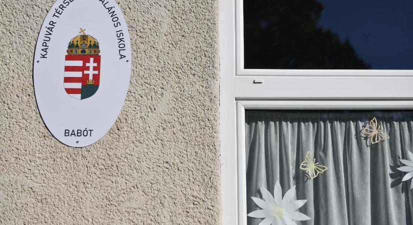 Maldív-szigeteki utat kaphat, aki Babótra megy tanítani