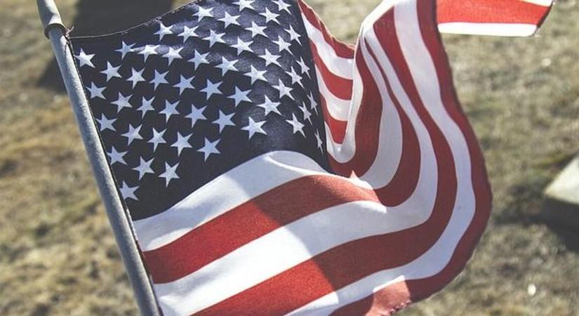 Nem áll le: Trump és kormánya központokat pécézett ki