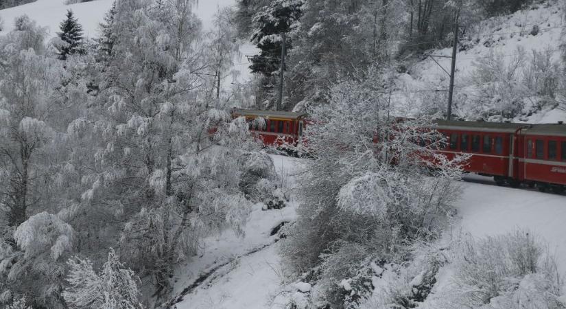 Lavina miatt kisiklott egy vonat Svájcban – többen megsérültek