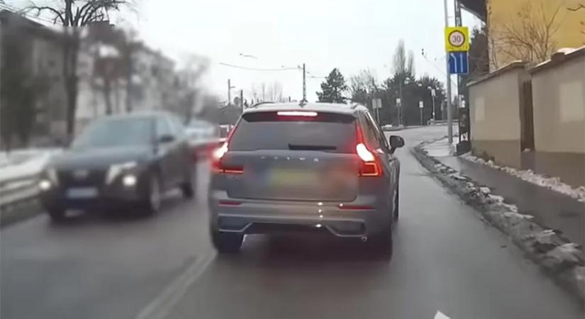 Félelmetes: ezt tette egy őrült autós az utasokkal teli busszal Budapesten