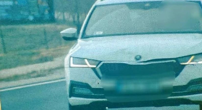 Kihívója akadt az esztergomi gyorshajtónak, botrány, mennyivel ment a skodás