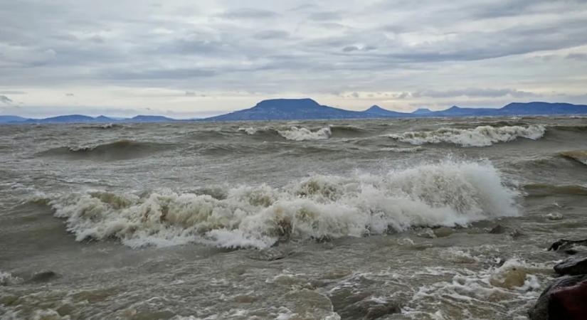 Vasárnap orkán erejű, 135 kilométer/órás szelet is mértek