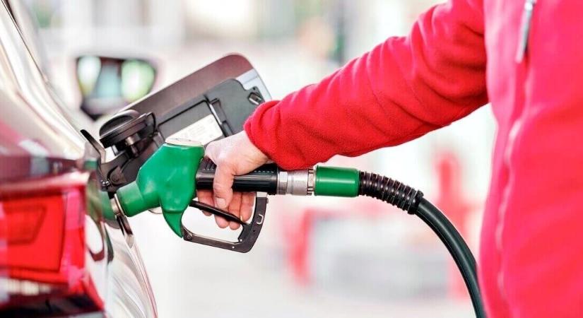Fellélegezhetnek a magyar autósok: megszületett a döntés a keddi üzemanyagárakról, minden autóst érint!