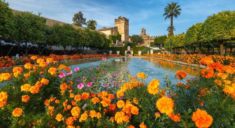 Kastélykertjeink története