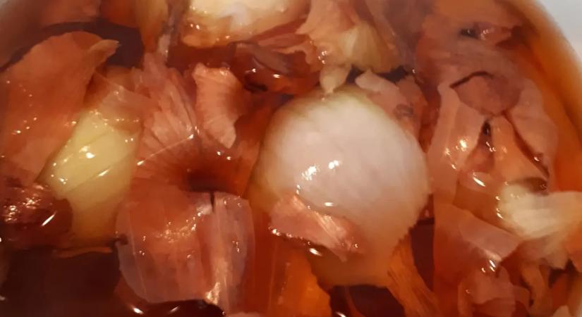 Ezért ne dobd ki soha a hagyma héját: Ez az 7 felhasználási módja, amikor aranyat ér