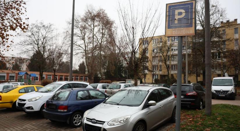 Nem a teljes összeget fizetik vissza – ezt kell tudni a tatabányai parkolás díjak visszatérítéséről