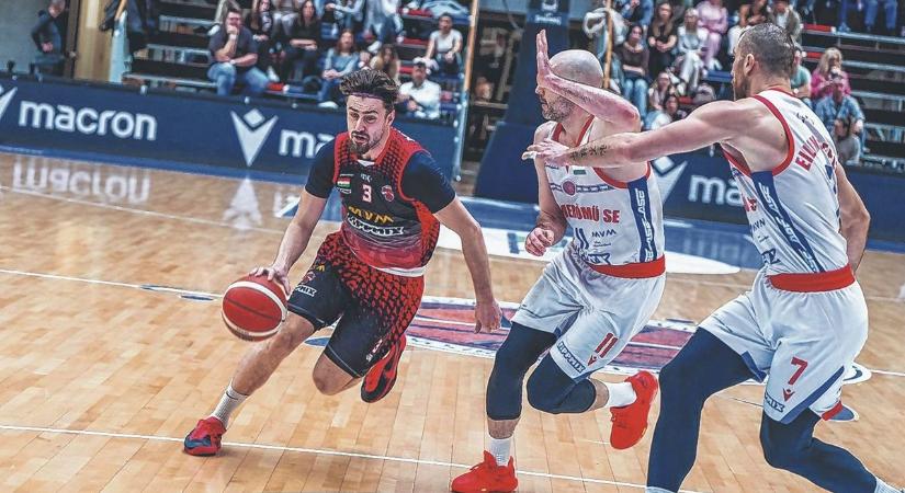 Négy perc alatt elbukta az OSE a paksi meccset